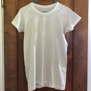 white lululemon shirt